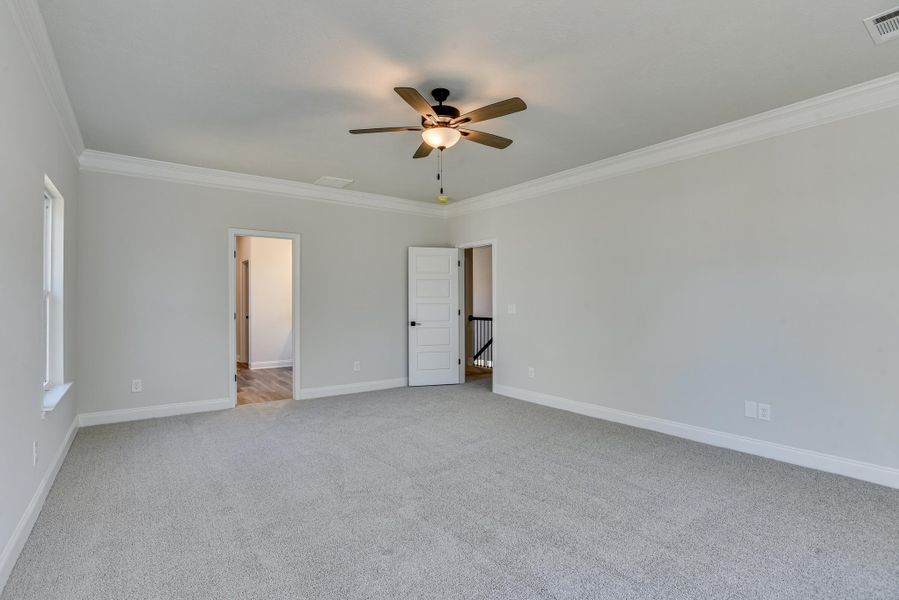 Spacious, unfurnished interior of a new home in , Edgefield (Image 9).