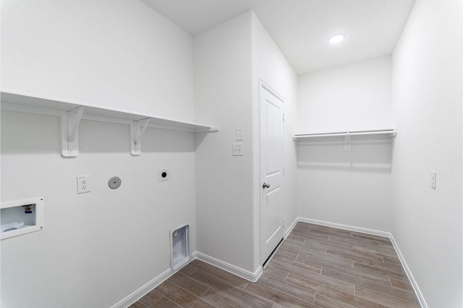 Spacious, unfurnished interior of a new home in Martha's Vineyard, Alvin (Image 16).