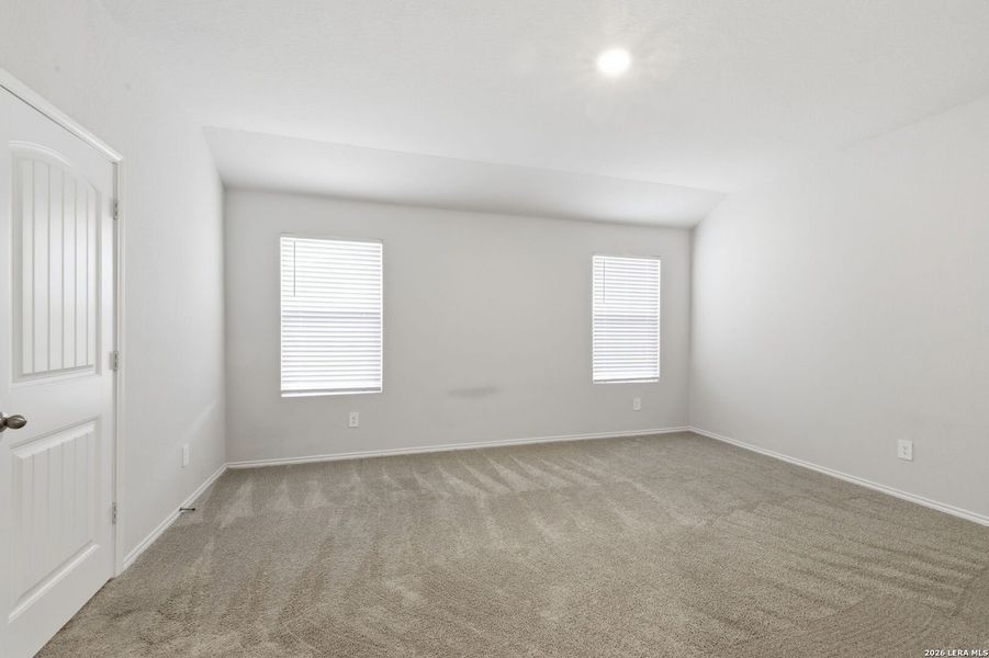 Spacious, unfurnished interior of a new home in Arroyo Ranch, Seguin (Image 34).