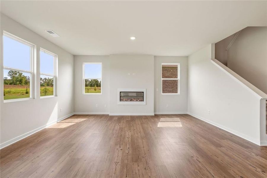 Spacious, unfurnished interior of a new home in Walker Grove, McDonough (Image 25).