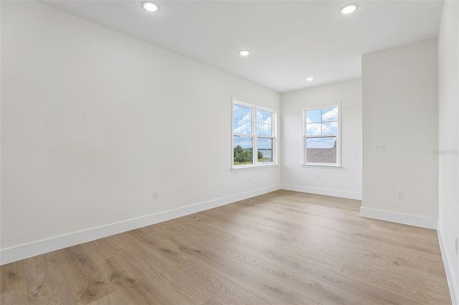 Spacious, unfurnished interior of a new home in , Auburndale (Image 35).