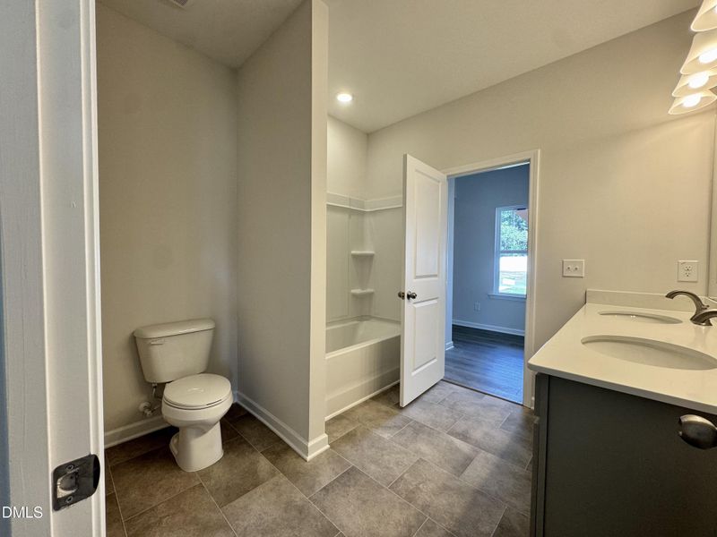Full Bathroom off Study/Bedrooms Full Bathroom off Study/Bedrooms