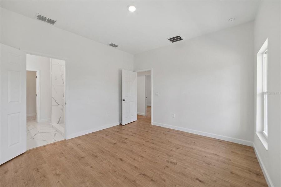 Spacious, unfurnished interior of a new home in , Titusville (Image 20).