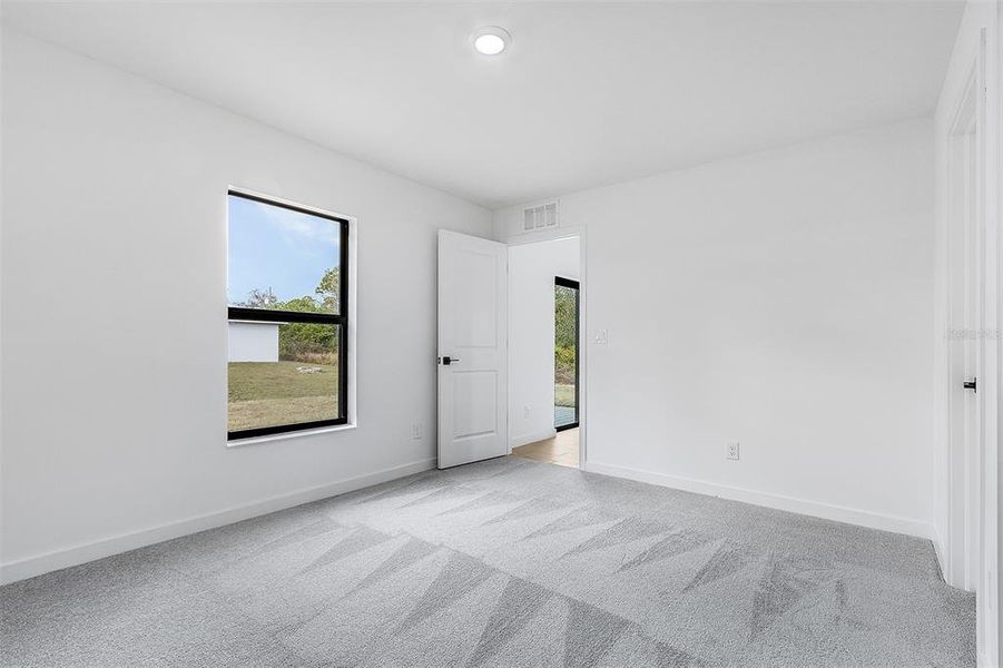 Spacious, unfurnished interior of a new home in Port Charlotte, North Port (Image 15).