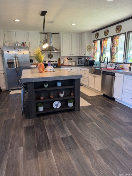 Furnished interior view inside a new home in , Seguin (Image 9).