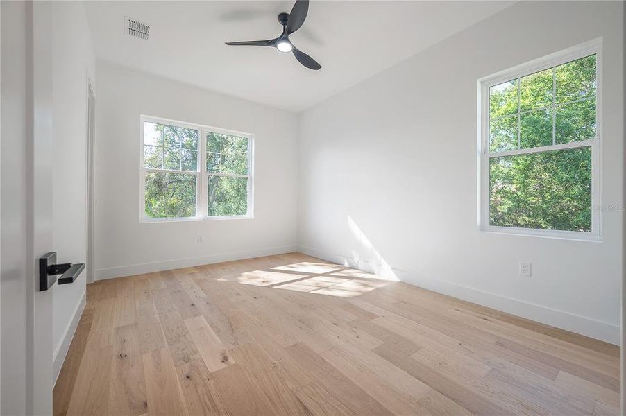 Spacious, unfurnished interior of a new home in , Tampa (Image 19).
