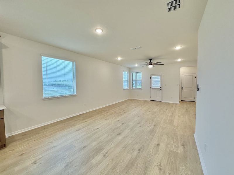 Spacious, unfurnished interior of a new home in Sage Hollow, Kyle (Image 9).