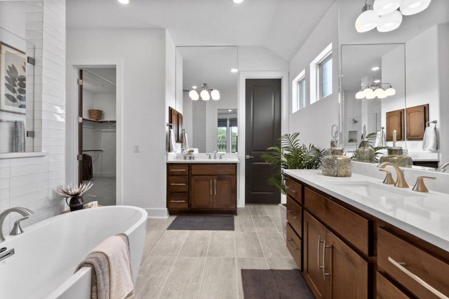 Furnished interior view inside a new home in Cibolo Crossing, Universal City (Image 15).