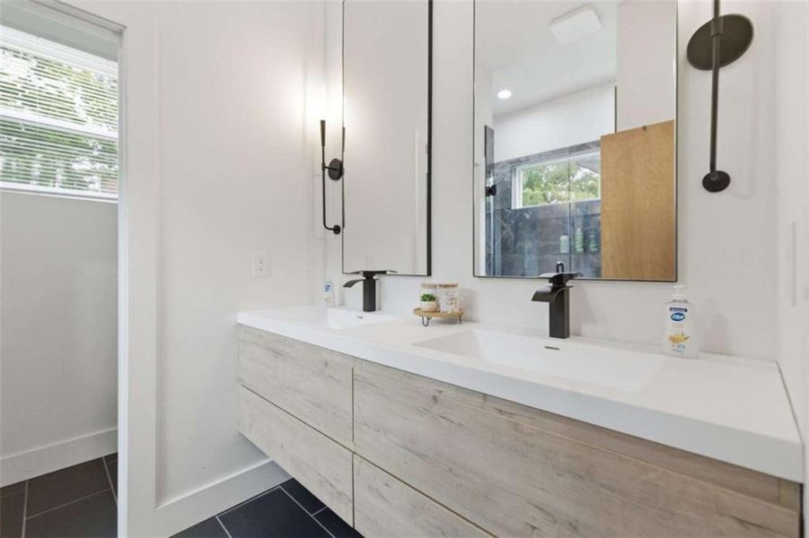 Furnished interior view inside a new home in , Atlanta (Image 46).