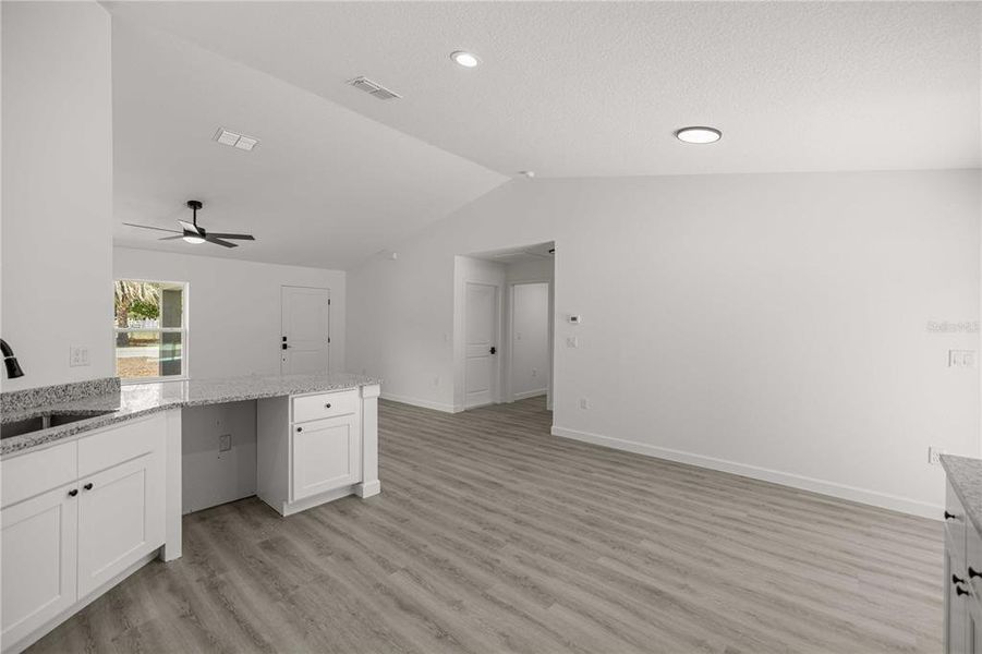 Spacious, unfurnished interior of a new home in , Dunnellon (Image 19).