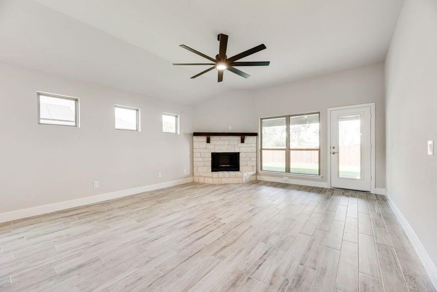 Spacious, unfurnished interior of a new home in , Collinsville (Image 6).