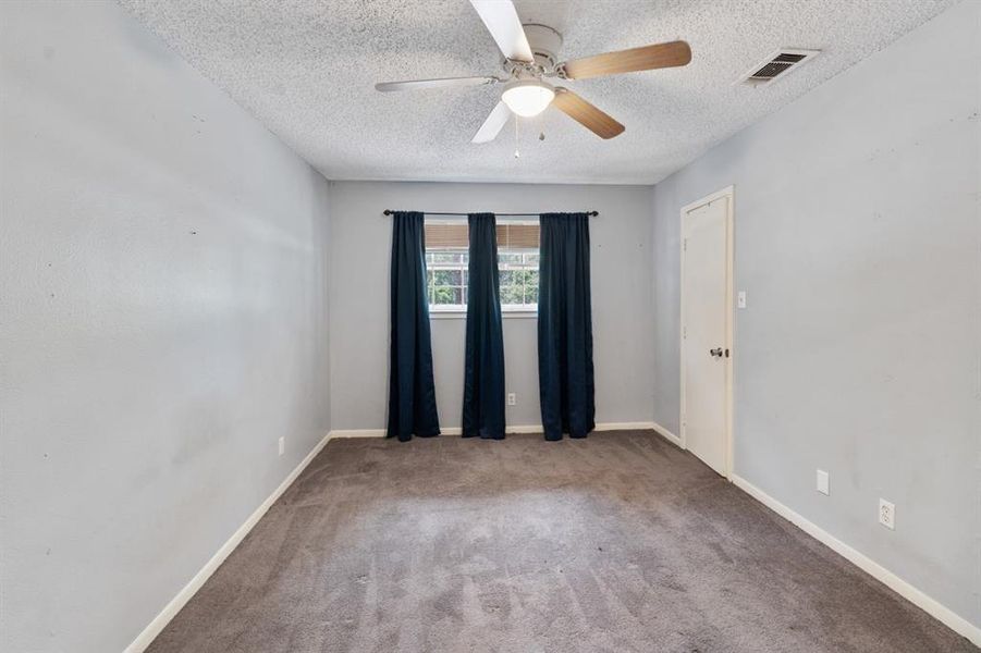 Spacious, unfurnished interior of a new home in , Gun Barrel City (Image 13).