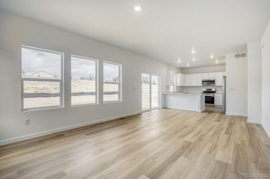Spacious, unfurnished interior of a new home in Prairie Song, Windsor (Image 12).