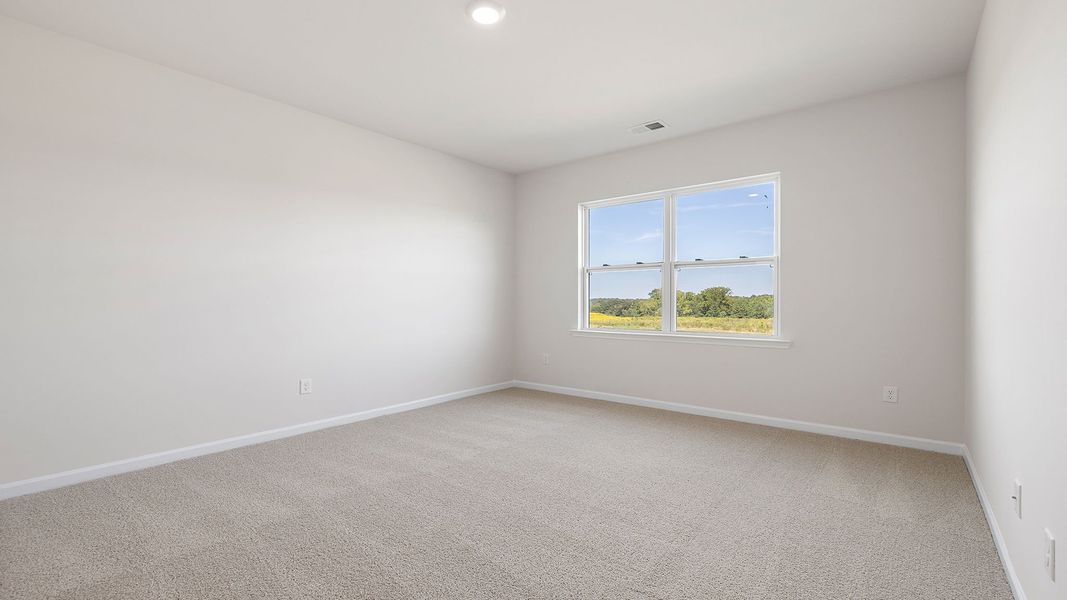 Spacious, unfurnished interior of a new home in Woodglen, Piedmont (Image 24).