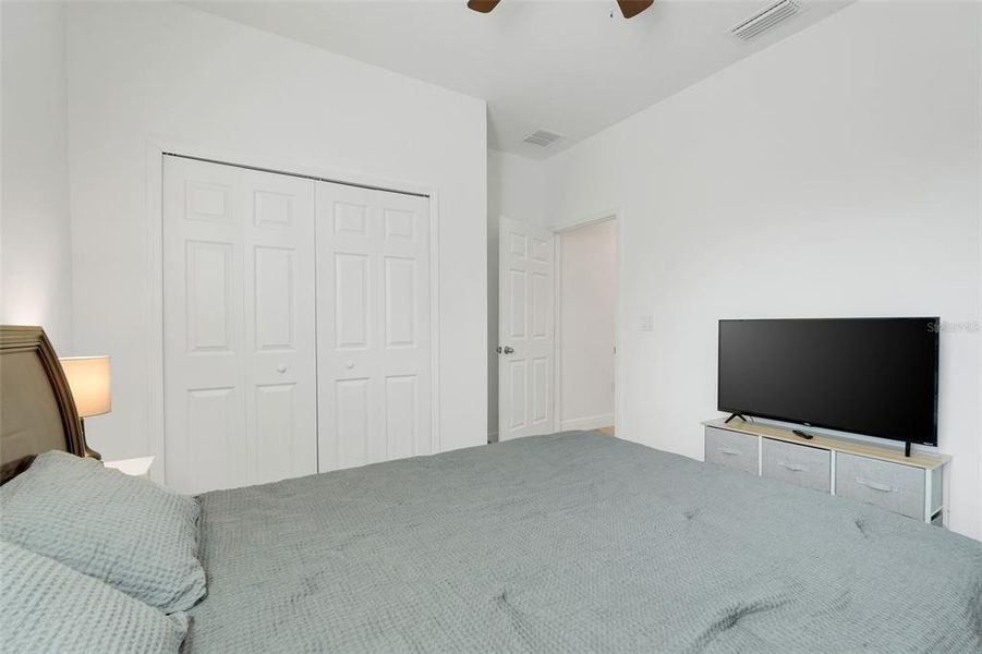 Spacious, unfurnished interior of a new home in , Ocala (Image 21).