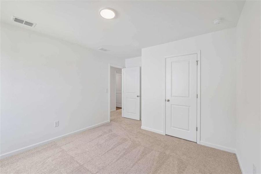 Spacious, unfurnished interior of a new home in The Pointe at Heron Bay, Locust Grove (Image 27).