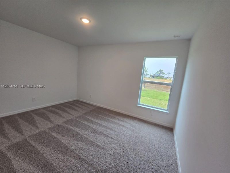 Spacious, unfurnished interior of a new home in , Cape Coral (Image 20).
