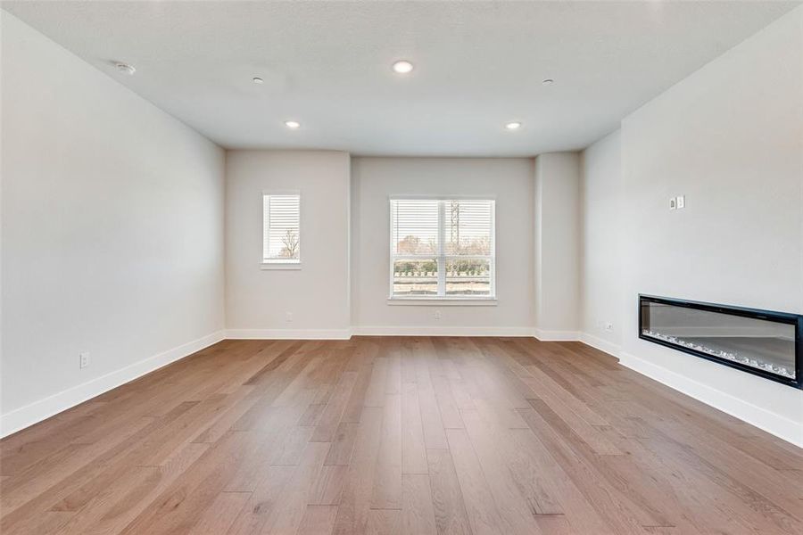 Spacious, unfurnished interior of a new home in Collin Creek, Plano (Image 21).