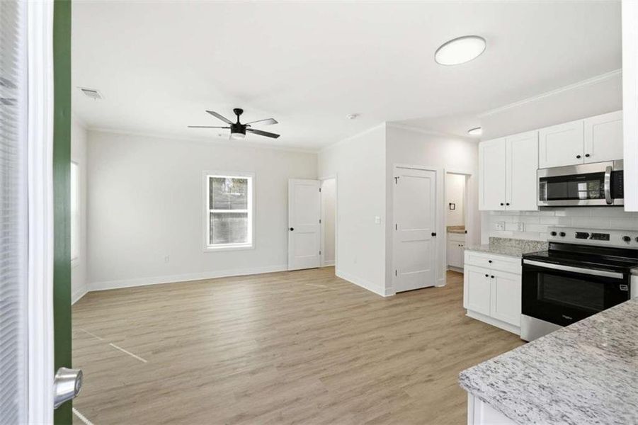 Spacious, unfurnished interior of a new home in , Athens (Image 24).