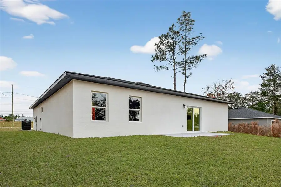 Exterior details and patio area of a home in , Ocala (Image 4).