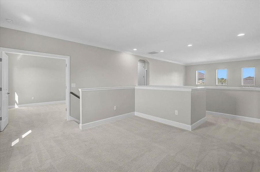 Spacious, unfurnished interior of a new home in , Sarasota (Image 31).