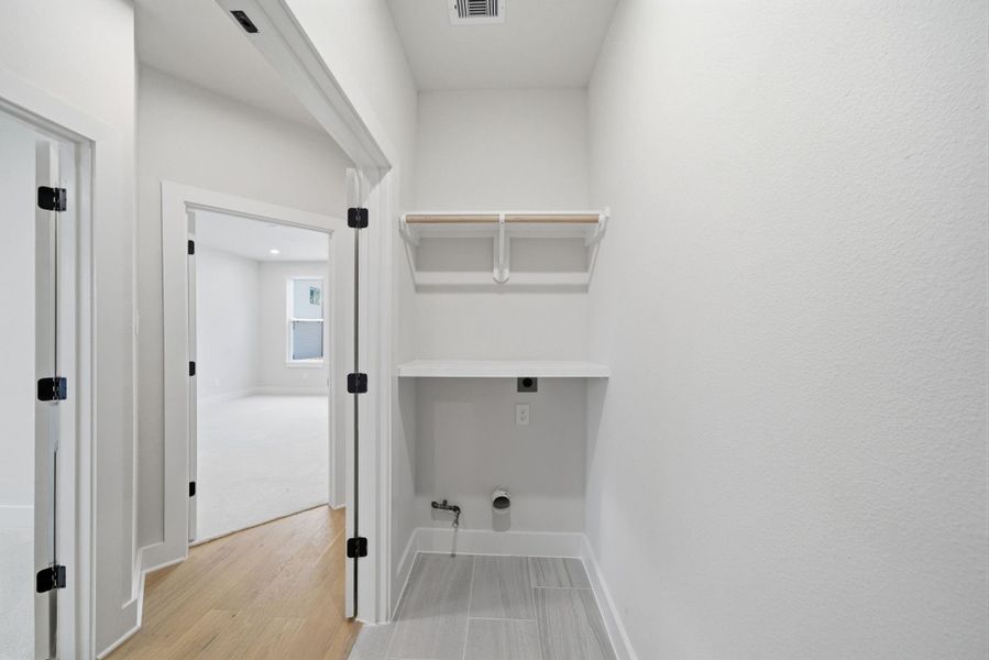 Spacious, unfurnished interior of a new home in , Houston (Image 35).