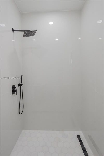 Close-up of interior finishes inside a home in , Cape Coral (Image 17).