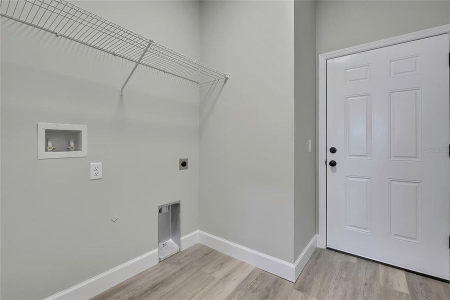 Spacious, unfurnished interior of a new home in , Dade City (Image 34).