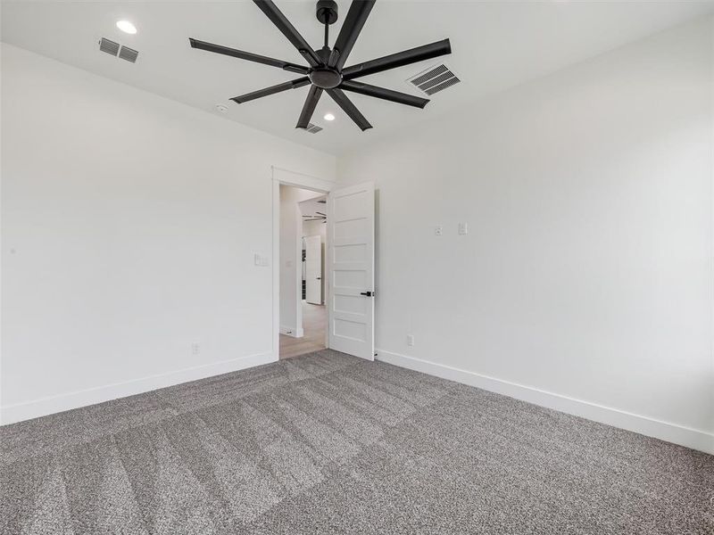 Spacious, unfurnished interior of a new home in , Gunter (Image 37).