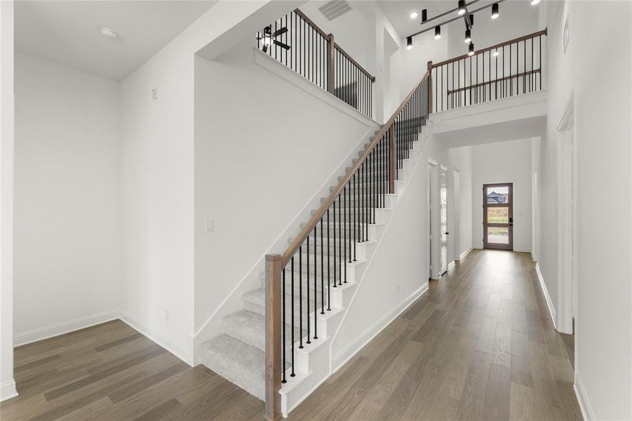 24. 1716 Hillside - 3RD Bath 24. 1716 Hillside - 3RD Bath