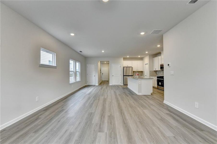 Spacious, unfurnished interior of a new home in , Lawrenceville (Image 35).