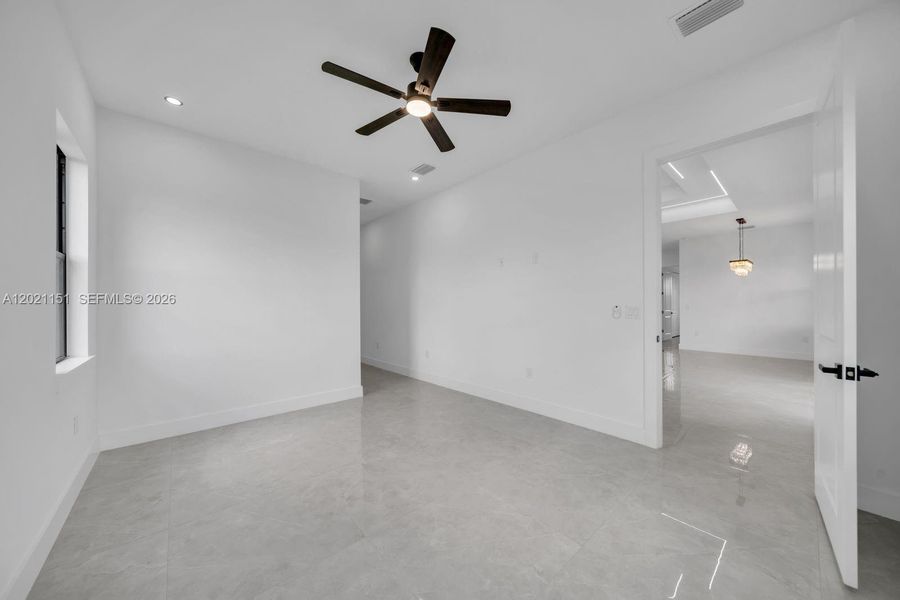 Spacious, unfurnished interior of a new home in , Lehigh Acres (Image 27).