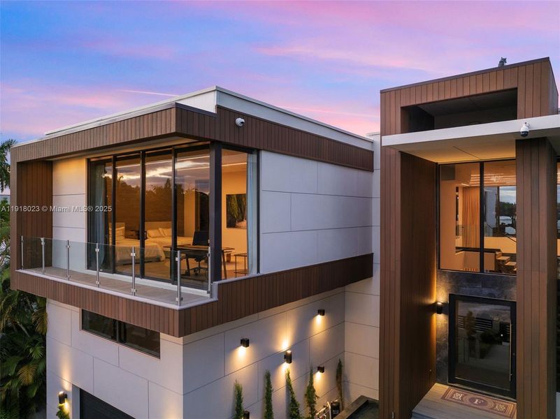 Exterior details and patio area of a home in , Miami (Image 37).