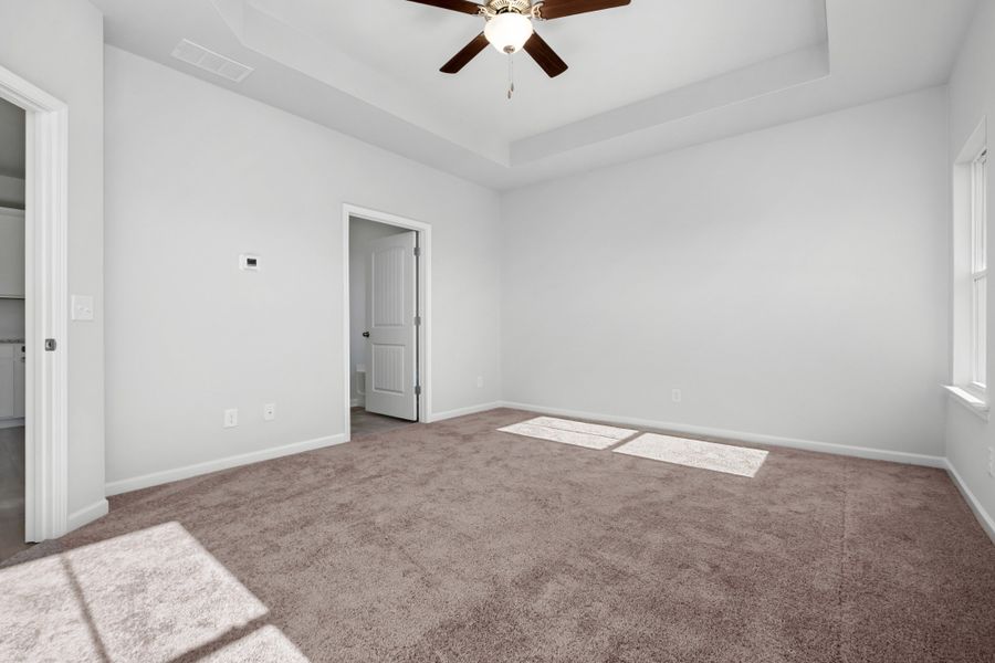 Spacious, unfurnished interior of a new home in The Oaks, Clarksville (Image 26).