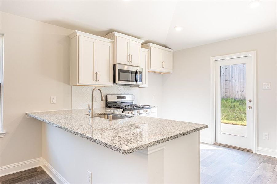 Furnished interior view inside a new home in Stonebrooke, Conroe (Image 6).