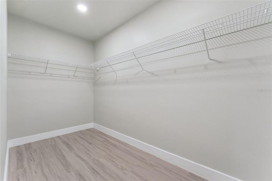 Spacious, unfurnished interior of a new home in , Orlando (Image 22).