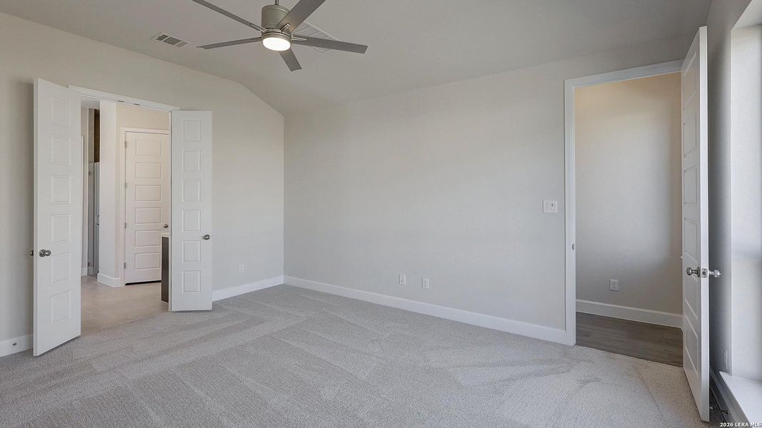 Spacious, unfurnished interior of a new home in Esperanza, Boerne (Image 20).