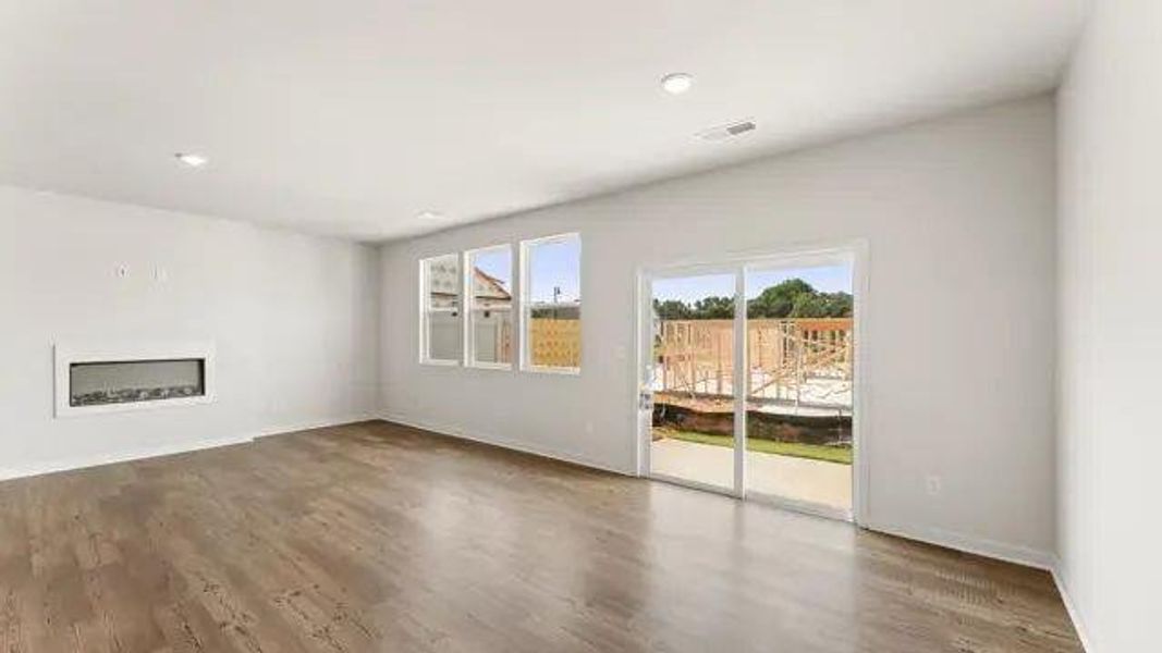 Spacious, unfurnished interior of a new home in Magnolia Square, Austell (Image 12).