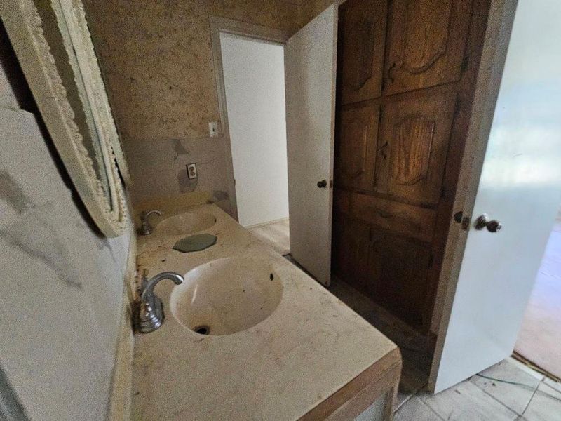 Bathroom with double vanity Bathroom with double vanity