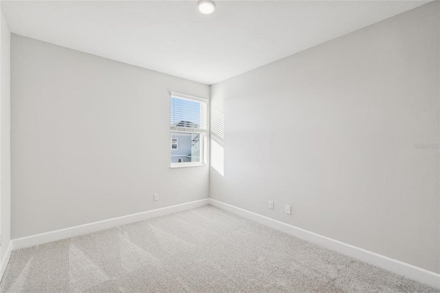 Spacious, unfurnished interior of a new home in Bay Lake Farms, St. Cloud (Image 39).