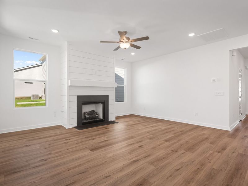 Spacious, unfurnished interior of a new home in Sage Farms, White House (Image 29).