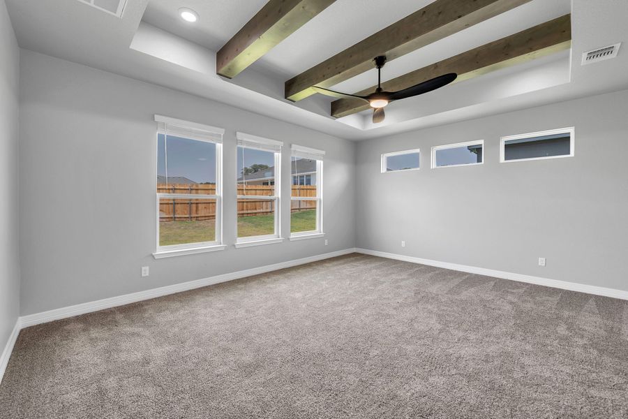 Spacious, unfurnished interior of a new home in King Oaks, Salado (Image 10).