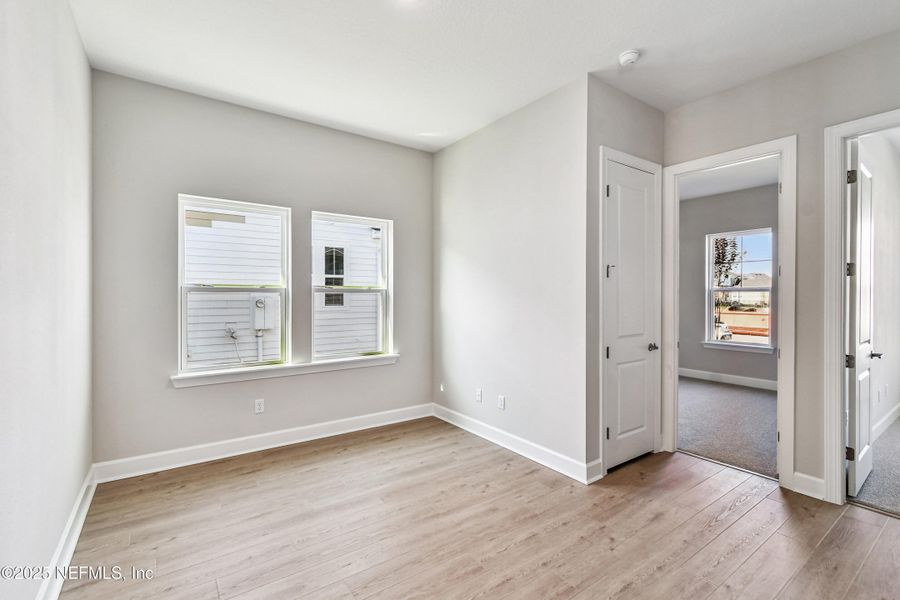 Spacious, unfurnished interior of a new home in , Jacksonville (Image 26).