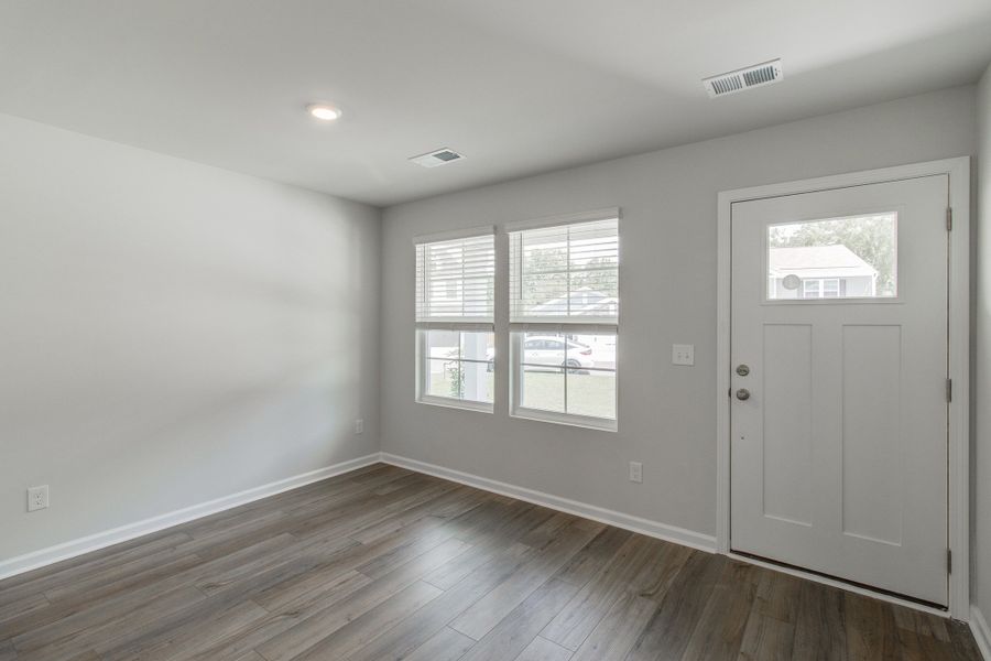 Spacious, unfurnished interior of a new home in Bluefield, Lexington (Image 17).