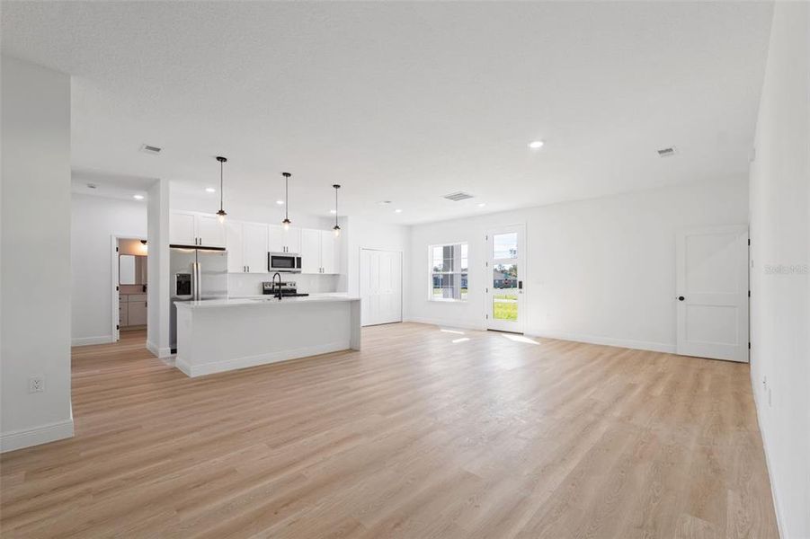 Spacious, unfurnished interior of a new home in , Ocala (Image 23).