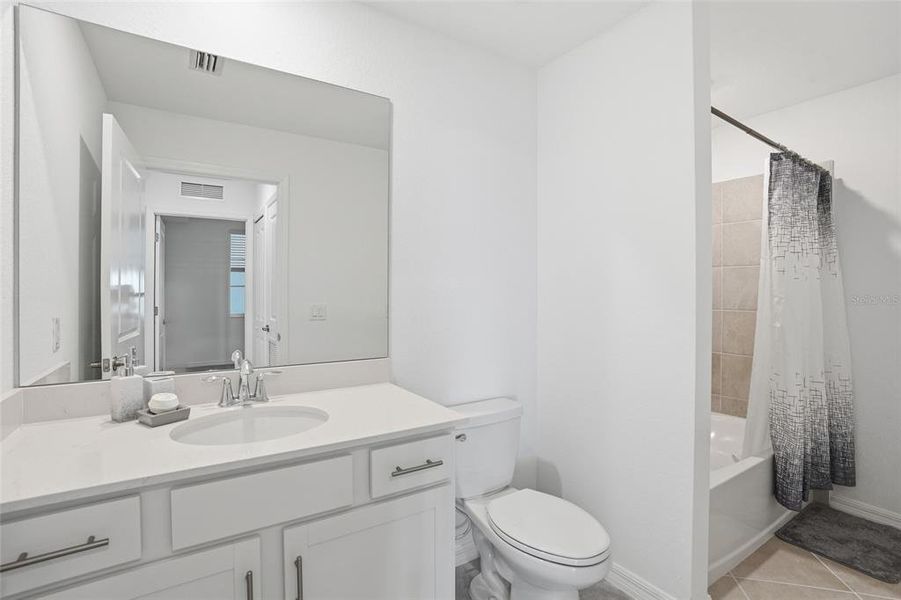 Furnished interior view inside a new home in Heritage Landing, Punta Gorda (Image 8).