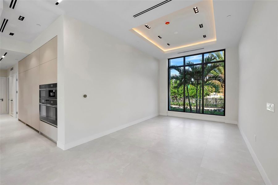 Spacious, unfurnished interior of a new home in , Plantation (Image 50).
