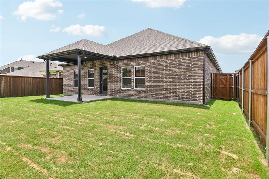 Exterior details and patio area of a home in Overland Grove, Forney (Image 4).