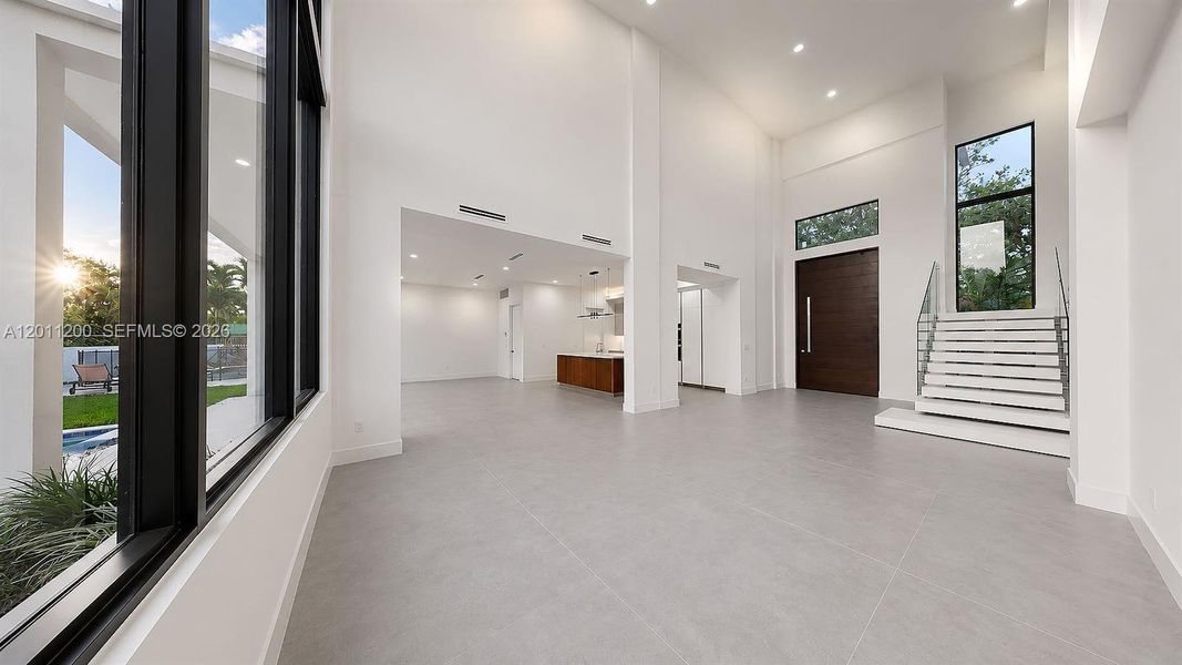 Spacious, unfurnished interior of a new home in , Miami Lakes (Image 24).