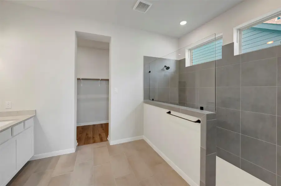 Furnished interior view inside a new home in Beacon Point at Lago Mar 50’ Homesites, Texas City (Image 5).